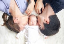 Bonusprogramm für Eltern – Welche Airline bietet dir einen Status Stop?