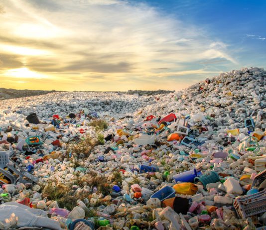 Der erste wiederbenutzbare Wasserfilter der Welt für Reisende