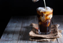 Eiskaffee schlürfen und Business fliegen!