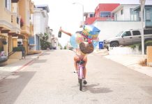 Einfach so eine Flasche Sekt aufs Haus für alle!