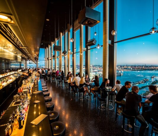 Gewinne 3 Nächte für 2 im Empire Riverside Hamburg Empre Riverside Hamburg Skylinebar