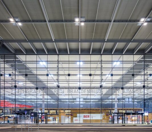 Berliner Flughafen BER schließt Terminal 5 Flughafen Berlin BER schließt Terminal Fassade