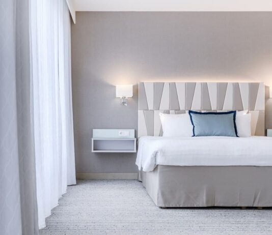 Courtyard Munich City Center: Gewinne 2 Nächte für 2 Marriott Courtyard Munich City Centre Deluxe Zimmer King