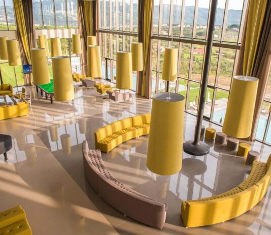 Wie ist das Vila Galé Sintra Resort Hotel, Conference & SPA? Hotel Vila Galé Sintra Lobby lichtdurchflutet